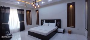 Tempat tidur dalam kamar di Travelodge Guesthouse