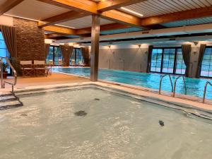 Sundlaugin á Wellness Hotel Holzberg eða í nágrenninu