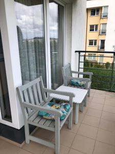 Cozy apartment close to Gdansk & Airport陽台或露臺