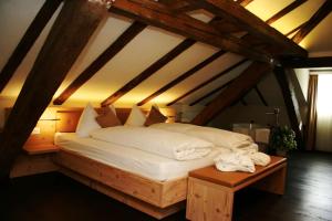 Cama ou camas em um quarto em Gasthaus zur Waldegg; BW Signature Collection