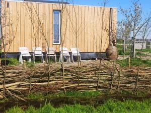 Сад в Tiny house het Polderhuisje