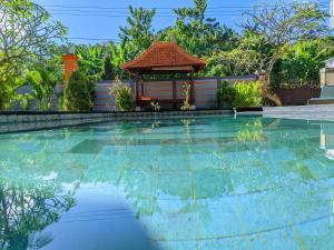 The swimming pool at or close to Serangan Inn Mimba