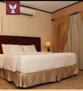 Tempat tidur dalam kamar di HOTEL PRIMAVERA BOUTIQUE