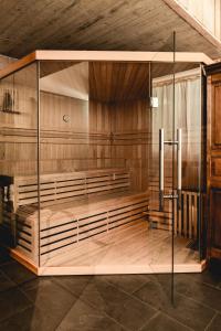 a sauna with a glass wall in a room at Il était une fois in Herbeumont