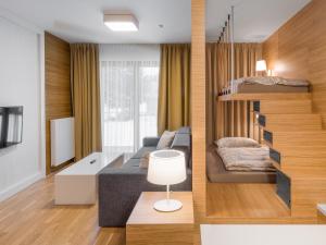 Una cama o camas en una habitación de Suites and Apartments Medvědín