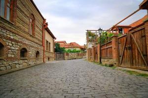 a cobblestone street in an alley between buildings at Levanto in Mtskheta