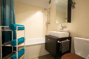 A bathroom at Spirit Apartments - Studio 2 - Küche - Parkplatz