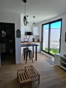 Nhà bếp/bếp nhỏ tại Location LA BELLE - LA ROCHELLE B