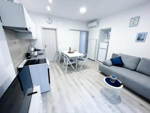 Кухня або міні-кухня у APARTMA GALEB