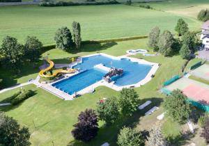 Piscina a Heimathaus Dengg - Ferienwohnungen - Abenteuer und Erholung in den Bergen o a prop