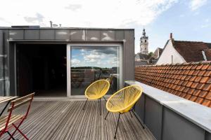 Un balcón o terraza en Luxury Penthouse & Terrace - Mons City Center