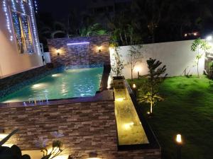 Bazen v nastanitvi oz. blizu nastanitve Mer Vue Villa, Kovalam, ECR, Chennai