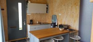 Η κουζίνα ή μικρή κουζίνα στο Tiny house het Polderhuisje