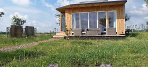 Κήπος έξω από το Tiny house het Polderhuisje