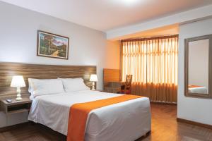 Tempat tidur dalam kamar di Hotel Plaza San Antonio Arequipa