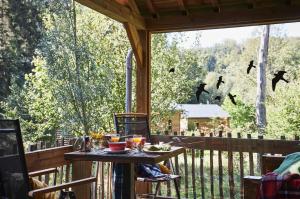 Kebun di luar Tiny House Cetturu - 2-pers boshuisje op het domein van Bob & Henja