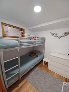 a bedroom with two bunk beds in a room at Bonito apartamento en Laredo in Laredo