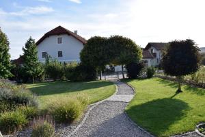 a garden with a house and a gravel path at Ruheoase in Wolfern, zw. Wien & Salzburg 