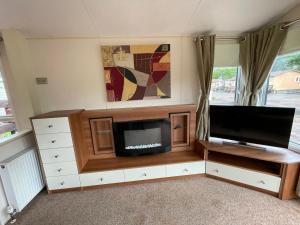 Телевизия и/или развлекателен център в 2-Bedroom Caravan in Uddingston, Glasgow