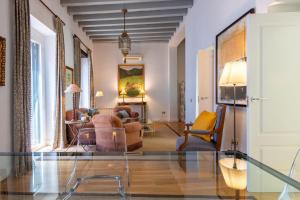 A seating area at Museum Duplex and Patios, Historical Center, 8 pax