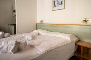 two beds sitting next to each other in a room at Residence Nube D'Argento in Sestriere