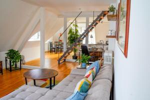 a living room with a couch and a table at Traumhaft wohnen in Jugendstilvilla in Speyer