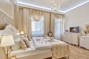 A bed or beds in a room at Residenz Haus Waldeck