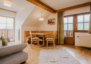 Khu vực ghế ngồi tại HOFERHOF ski in & ski out HOTEL Schladming -Dachstein