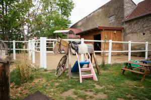 Fotografija u galeriji objekta Ranchzimmer am Hippo-Campus Reit- und Therapiezentrum u gradu Deutsch Haslau