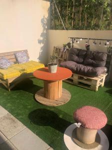 Кът за сядане в Appartement avec terrasse proche de Rennes