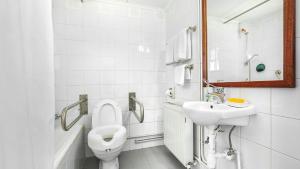 Troodos Hotel & Spa tesisinde bir banyo