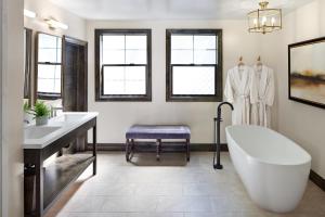 A bathroom at Kenwood Inn & Spa