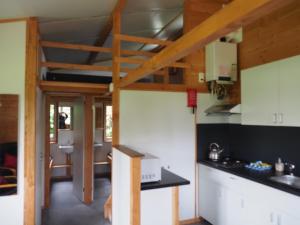 Kuhinja ili čajna kuhinja u objektu Chalet - Camping 't Dekske