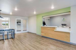 Eldhús eða eldhúskrókur á WoodSpring Suites Smyrna-La Vergne