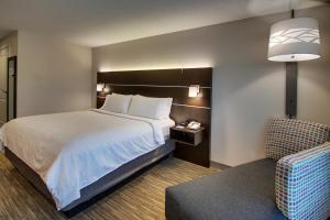 Katil atau katil-katil dalam bilik di Holiday Inn Express Georgetown, an IHG Hotel