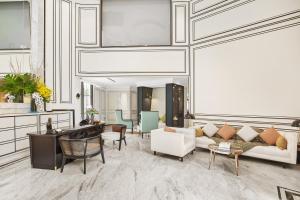 Ruang duduk di Bach Suites Saigon, a Member of Design Hotels