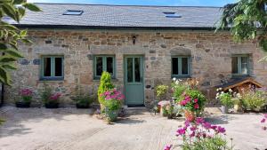 A garden outside Wesley House Holidays - Choice of 2 Quirky Cottages in 4 private acres