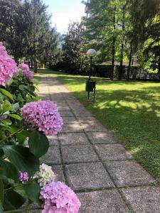 Garden sa labas ng Enchanting Lake-Appartamento incantevole a due passi dal lago