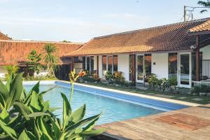 Piscina a Nami Surf Stay o a prop