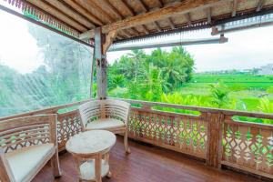 Un balcón o terraza en Nauna Villa Ubud