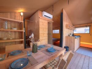 Η κουζίνα ή μικρή κουζίνα στο Sea Glamping