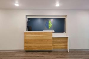 Móttaka eða anddyri á WoodSpring Suites Lynchburg VA
