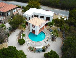 A piscina localizada em Coral Estate Villa 19 - architectural eye-catcher with private pool ou nos arredores