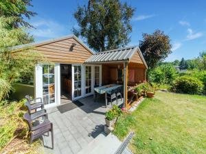 Pretty semi detached house in the Ardennes के बाहर एक बगीचा