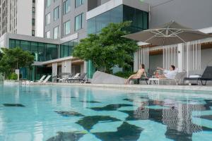 Bazen v nastanitvi oz. blizu nastanitve Holiday Inn & Suites Siracha Laemchabang, an IHG Hotel