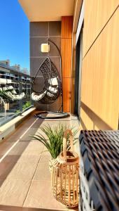 Sunset Home Olhão- Modern 3 bed Luxury Apartment with rooftop pool陽台或露臺