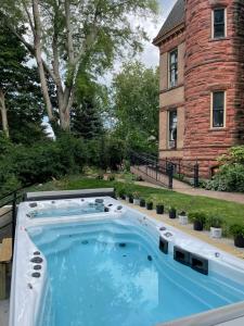 The swimming pool at or close to Henderson Castle Inn