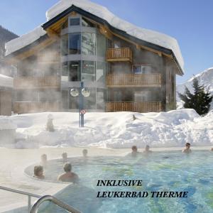 The swimming pool at or close to Hotel Viktoria-Leukerbad-Therme