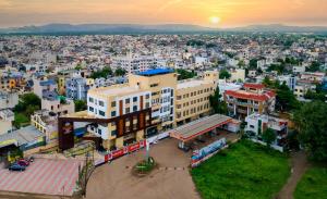 Otelden çekilmiş Evrengabad şehrinin genel bir manzarası veya şehir manzarası