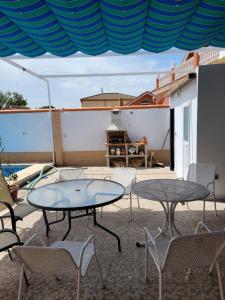 A balcony or terrace at Casa cerca de Sevilla con piscina